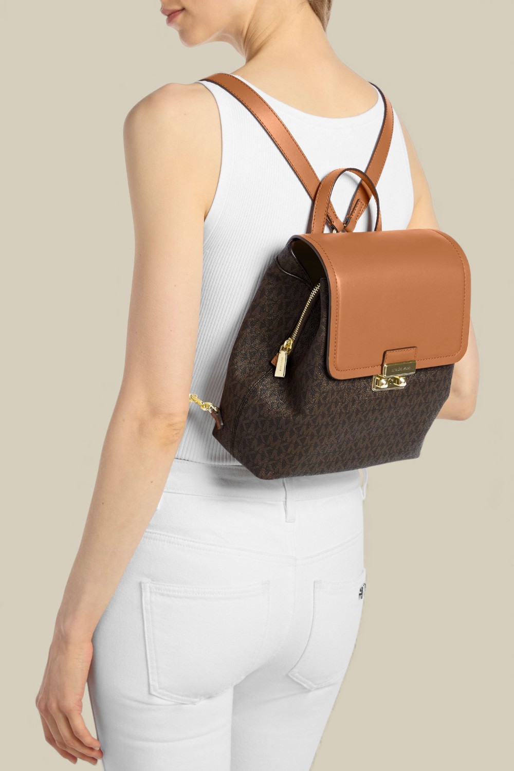 תמונת כל הלוק של תיק גב טרייבקה סמול